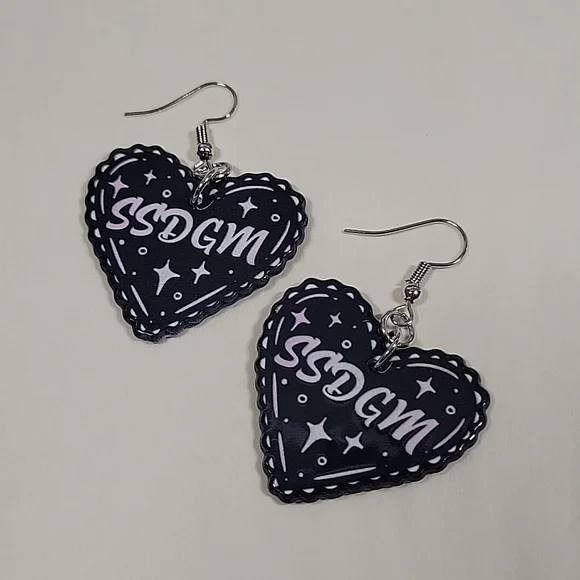 My Favorite Murder Earrings, Stay Sexy and Don't Get Murdered, drop earrings - Picture 6 of 7